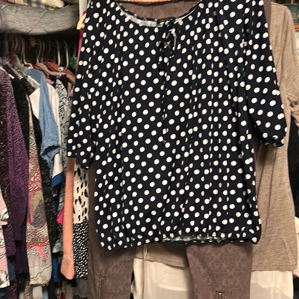 Cute, comfy polka dot top. Navy blue and white.